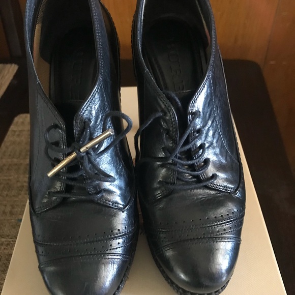 Burberry heels - Picture 1 of 5